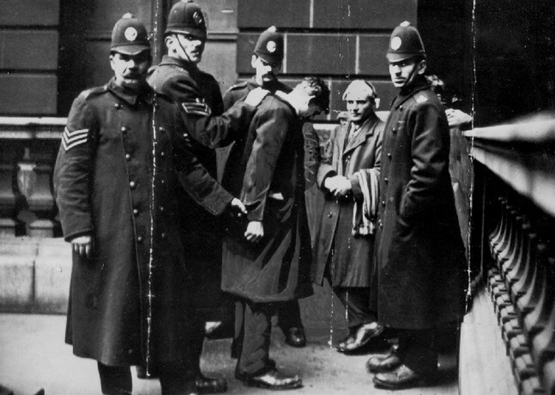 Tanks and army patrol the streets of Glasgow after Bloody Friday