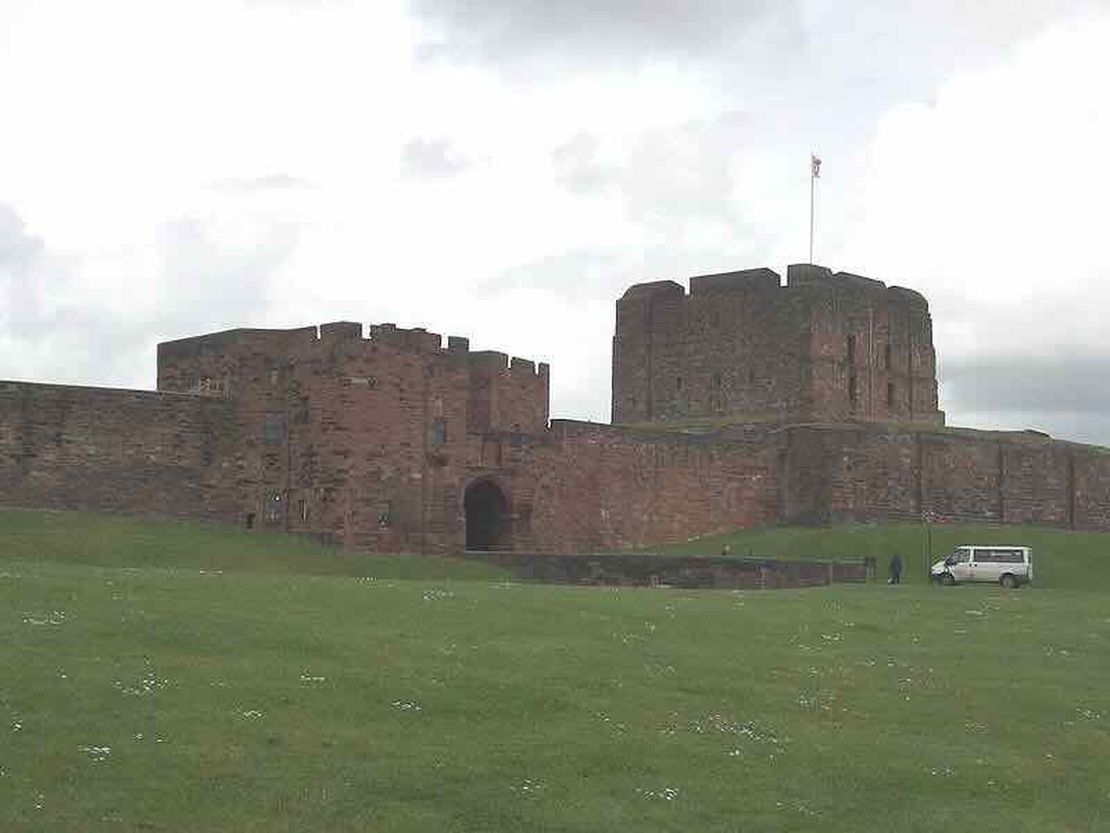 Bonnie Prince Charlie, accompanied by bagpipers, enters Carlisle Castle after their surrender